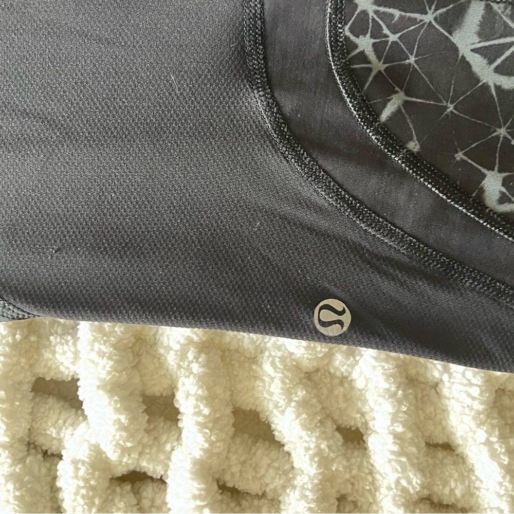 Geometric Patterned Black Leggings - image 3